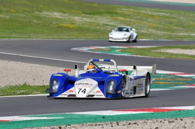Scarperia, 5 Nisan 2024: Reynard 01Q yılı 2000 Mugello Classic 2024 'te İtalya' daki Mugello Pisti 'nde.