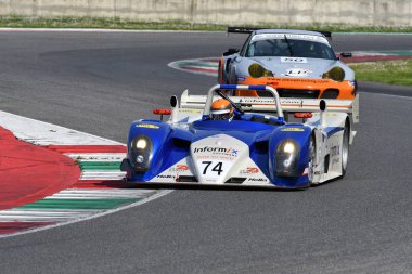 Scarperia, 5 Nisan 2024: Reynard 01Q yılı 2000 Mugello Classic 2024 'te İtalya' daki Mugello Pisti 'nde.
