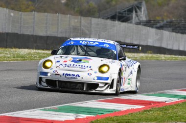 Scarperia, 5 Nisan 2024: Porsche 997 GT3 RSR yılı 2009 Mugello Classic 2024 sırasında İtalya 'daki Mugello Pisti' nde faaliyet göstermektedir..