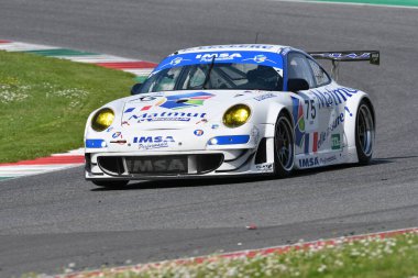 Scarperia, 5 Nisan 2024: Porsche 997 GT3 RSR yılı 2009 Mugello Classic 2024 sırasında İtalya 'daki Mugello Pisti' nde faaliyet göstermektedir..