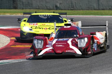 Scarperia, İtalya - 29 Eylül 2024: NIELSEN RACING takımından Oreca 07 Gibson, PEDERSEN-STEVENS 'in Mugello' nun 4 saat süren eylemi sırasında