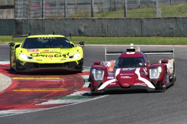 Scarperia, İtalya - 29 Eylül 2024: NIELSEN RACING takımından Oreca 07 Gibson, PEDERSEN-STEVENS 'in Mugello' nun 4 saat süren eylemi sırasında