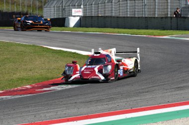 Scarperia, İtalya - 29 Eylül 2024: NIELSEN RACING takımından Oreca 07 Gibson, PEDERSEN-STEVENS 'in Mugello' nun 4 saat süren eylemi sırasında
