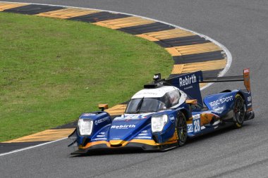 Scarperia, İtalya - 29 Eylül 2024: IDEC Spor Ekibi 'nden Oreca 07 Gibson, PINO-DE GERUS-VAN UITERT, Mugello' nun 4h..