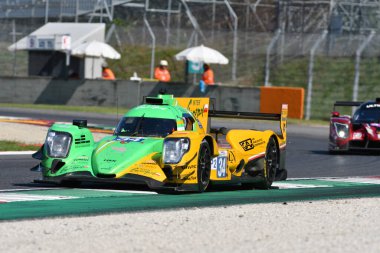 Scarperia, İtalya - 29 Eylül 2024: INTER EUROPOL COMPETITION ekibinden Oreca 07 Gibson GRAY-NOVALAK-GHIOTTO tarafından yürütülüyor.