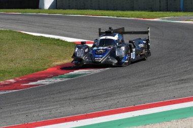 Scarperia, İtalya - 29 Eylül 2024: FLUXA-JAKOBSEN-MIYATA Mugello 'nun 4h' si sırasında hareket halindeki FLUXA-JAKOBSEN-MIYATA takımından Oreca 07 Gibson.