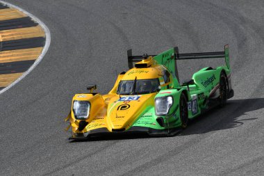 Scarperia, İtalya - 29 Eylül 2024: ALVAREZ-LOMKO-DILLMANN 'ın INTER EUROPOL COMPETITION ekibinden Oreca 07 Gibson, Mugello' nun saat 4: 00 'ünde görev başında.