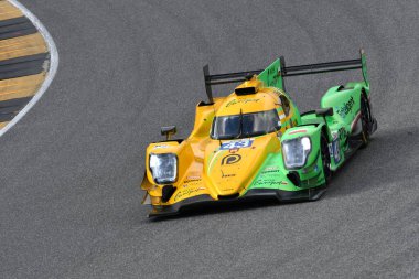Scarperia, İtalya - 29 Eylül 2024: ALVAREZ-LOMKO-DILLMANN 'ın INTER EUROPOL COMPETITION ekibinden Oreca 07 Gibson, Mugello' nun saat 4: 00 'ünde görev başında.