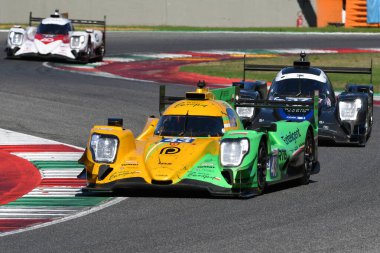Scarperia, İtalya - 29 Eylül 2024: ALVAREZ-LOMKO-DILLMANN 'ın INTER EUROPOL COMPETITION ekibinden Oreca 07 Gibson, Mugello' nun saat 4: 00 'ünde görev başında.