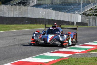 Scarperia, İtalya - 29 Eylül 2024: ORCORSE takımından Oreca 07 Gibson PERRODO-VAXIVIthe-ROVERA tarafından Mugello 'nun 4h..