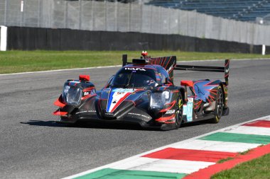 Scarperia, İtalya - 29 Eylül 2024: ORCORSE takımından Oreca 07 Gibson PERRODO-VAXIVIthe-ROVERA tarafından Mugello 'nun 4h..