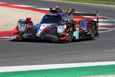 Scarperia, İtalya - 29 Eylül 2024: ORCORSE takımından Oreca 07 Gibson PERRODO-VAXIVIthe-ROVERA tarafından Mugello 'nun 4h..