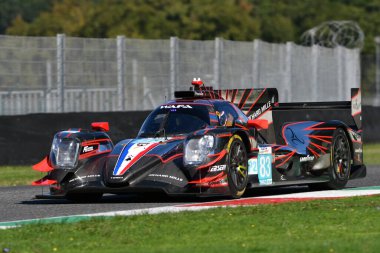 Scarperia, İtalya - 29 Eylül 2024: ORCORSE takımından Oreca 07 Gibson PERRODO-VAXIVIthe-ROVERA tarafından Mugello 'nun 4h..
