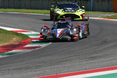 Scarperia, İtalya - 29 Eylül 2024: ORCORSE takımından Oreca 07 Gibson PERRODO-VAXIVIthe-ROVERA tarafından Mugello 'nun 4h..