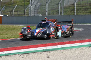Scarperia, İtalya - 29 Eylül 2024: ORCORSE takımından Oreca 07 Gibson PERRODO-VAXIVIthe-ROVERA tarafından Mugello 'nun 4h..