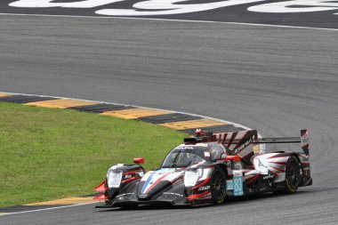 Scarperia, İtalya - 29 Eylül 2024: ORCORSE takımından Oreca 07 Gibson PERRODO-VAXIVIthe-ROVERA tarafından Mugello 'nun 4h..