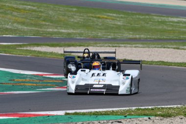 Scarperia, 5 Nisan 2024: Lucchini P3-96 yıl 1998 Mugello Classic 2024 'te İtalya' daki Mugello Pisti 'nde.