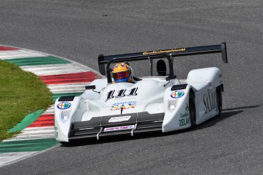 Scarperia, 5 Nisan 2024: Lucchini P3-96 yıl 1998 Mugello Classic 2024 'te İtalya' daki Mugello Pisti 'nde.