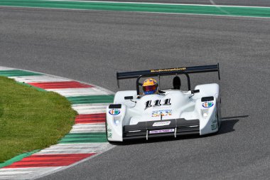 Scarperia, 5 Nisan 2024: Lucchini P3-96 yıl 1998 Mugello Classic 2024 'te İtalya' daki Mugello Pisti 'nde.