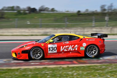 Scarperia, 5 Nisan 2024: Ferrari F430 GTC Evo Yılı 2009 Mugello Classic 2024 tarihinde İtalya 'daki Mugello Pisti' nde faaliyet göstermektedir..