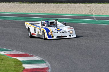 Scarperia, İtalya - 5 Nisan 2024: Mugello Pisti 'nde Mugello Classic 2024 sırasında B36..