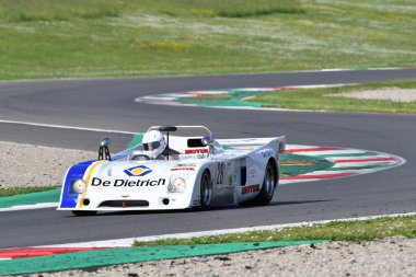 Scarperia, İtalya - 5 Nisan 2024: Mugello Pisti 'nde Mugello Classic 2024 sırasında B36..