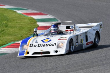 Scarperia, İtalya - 5 Nisan 2024: Mugello Pisti 'nde Mugello Classic 2024 sırasında B36..