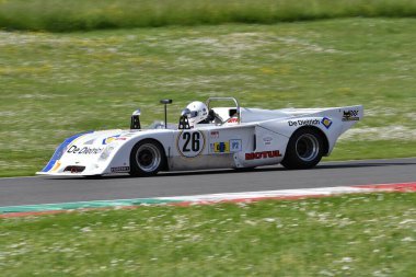 Scarperia, İtalya - 5 Nisan 2024: Mugello Pisti 'nde Mugello Classic 2024 sırasında B36..