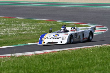 Scarperia, İtalya - 5 Nisan 2024: Mugello Pisti 'nde Mugello Classic 2024 sırasında B36..