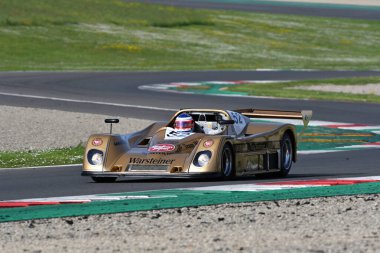 Scarperia, İtalya - 5 Nisan 2024: TOJ SC304 1976 Mugello Classic 2024 'te Mugello Pisti' nde.