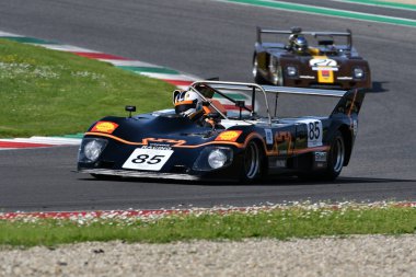 Scarperia, İtalya - 5 Nisan 2024: Lola T292 yıl 1973 Mugello Classic 2024 'te Mugello Pisti' nde.