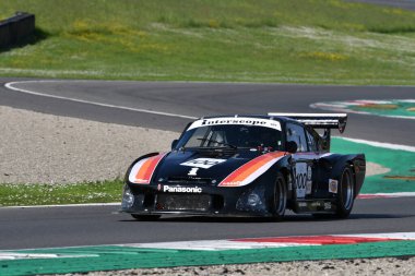 Scarperia, İtalya - 5 Nisan 2024: Porsche 935 K3 yıl 1980 Mugello Classic 2024 Mugello Circuit 'te.