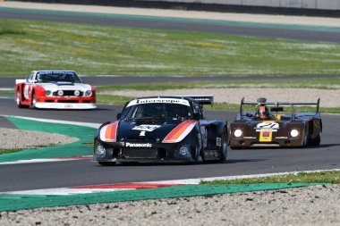 Scarperia, İtalya - 5 Nisan 2024: Porsche 935 K3 yıl 1980 Mugello Classic 2024 Mugello Circuit 'te.
