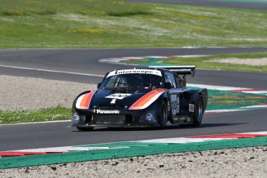 Scarperia, İtalya - 5 Nisan 2024: Porsche 935 K3 yıl 1980 Mugello Classic 2024 Mugello Circuit 'te.