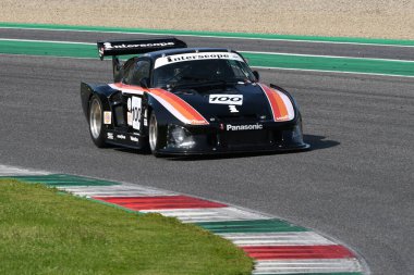 Scarperia, İtalya - 5 Nisan 2024: Porsche 935 K3 yıl 1980 Mugello Classic 2024 Mugello Circuit 'te.