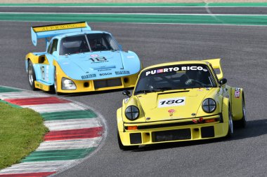 Scarperia, İtalya - 5 Nisan 2024: Porsche 934-5 yıl 1977 Mugello Classic 2024 'te Mugello Circuit.
