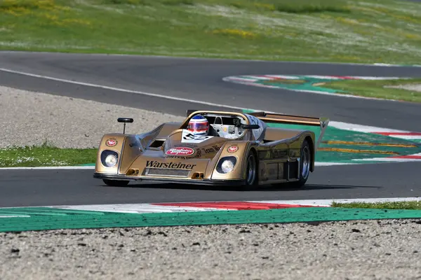 Scarperia, İtalya - 5 Nisan 2024: TOJ SC304 1976 Mugello Classic 2024 'te Mugello Pisti' nde.