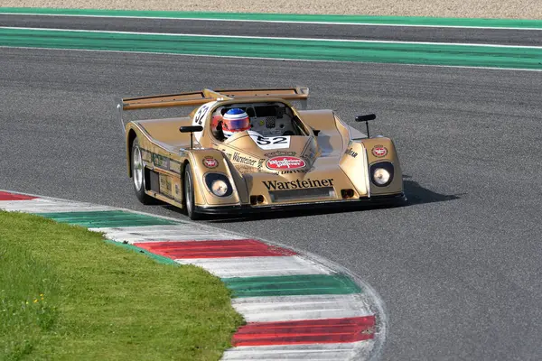 Scarperia, İtalya - 5 Nisan 2024: TOJ SC304 1976 Mugello Classic 2024 'te Mugello Pisti' nde.