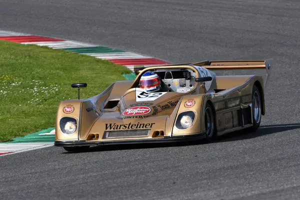 Scarperia, İtalya - 5 Nisan 2024: TOJ SC304 1976 Mugello Classic 2024 'te Mugello Pisti' nde.
