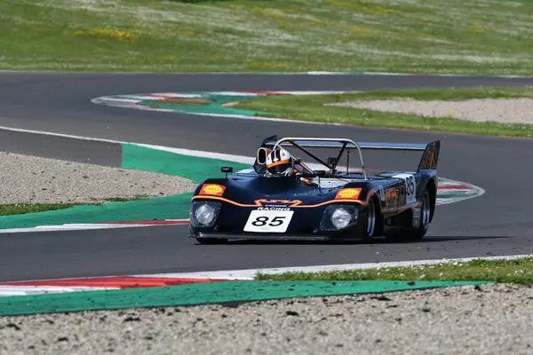 Scarperia, İtalya - 5 Nisan 2024: Lola T292 yıl 1973 Mugello Classic 2024 'te Mugello Pisti' nde.