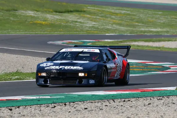 Scarperia, İtalya - 5 Nisan 2024: BMW M1 Procar 1979 Mugello Classic 2024 sırasında Mugello Pisti 'nde faaliyet gösterdi.