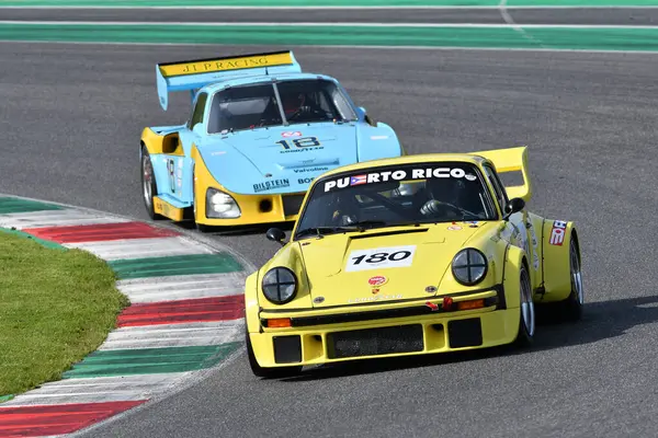 Scarperia, İtalya - 5 Nisan 2024: Porsche 934-5 yıl 1977 Mugello Classic 2024 'te Mugello Circuit.