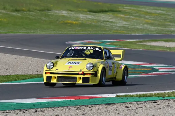 Scarperia, İtalya - 5 Nisan 2024: Porsche 934-5 yıl 1977 Mugello Classic 2024 'te Mugello Circuit.