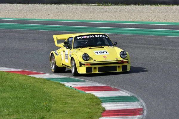 Scarperia, İtalya - 5 Nisan 2024: Porsche 934-5 yıl 1977 Mugello Classic 2024 'te Mugello Circuit.