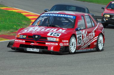 Scarperia, İtalya - 22 Ekim 2006: Alfa Romeo 155 V6 Ti DTM İtalya 'daki Mugello Pisti' nde yapılan özel tatbikat sırasında kullanıldığı bilinmiyor.