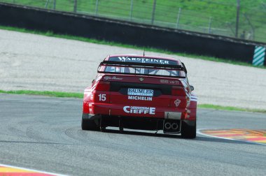 Scarperia, İtalya - 22 Ekim 2006: Alfa Romeo 155 V6 Ti DTM İtalya 'daki Mugello Pisti' nde yapılan özel tatbikat sırasında kullanıldığı bilinmiyor.