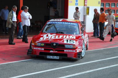 Scarperia, İtalya - 22 Ekim 2006: Alfa Romeo 155 V6 Ti DTM İtalya 'daki Mugello Pisti' nde yapılan özel tatbikat sırasında kullanıldığı bilinmiyor.