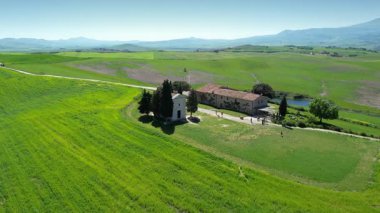 Pienza yakınlarındaki Vitaleta Kilisesi 'nde. Toskana, İtalya.