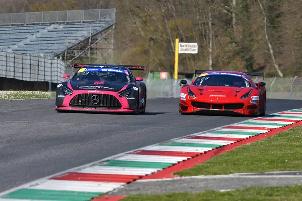 Scarperia, İtalya - 20 Mart 2025: Kroll-Prinz-Partl 'in Kroll-Prinz-Partl takımından Mercedes-AMG GT3 EVO Mugello Pisti' nde 12: 00 Michelin eylemi sırasında.