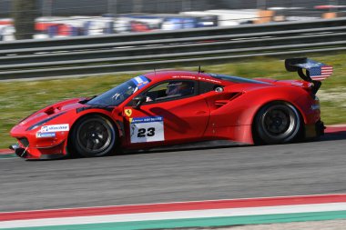 Scarperia, İtalya - 20 Mart 2025: Ferrari 488 GT3 Pellin Yarış Ekibi EVO 'su Haugen-Ruberti tarafından Mugello Pisti' nde 12: 00 Michelin sırasında kullanıldı.